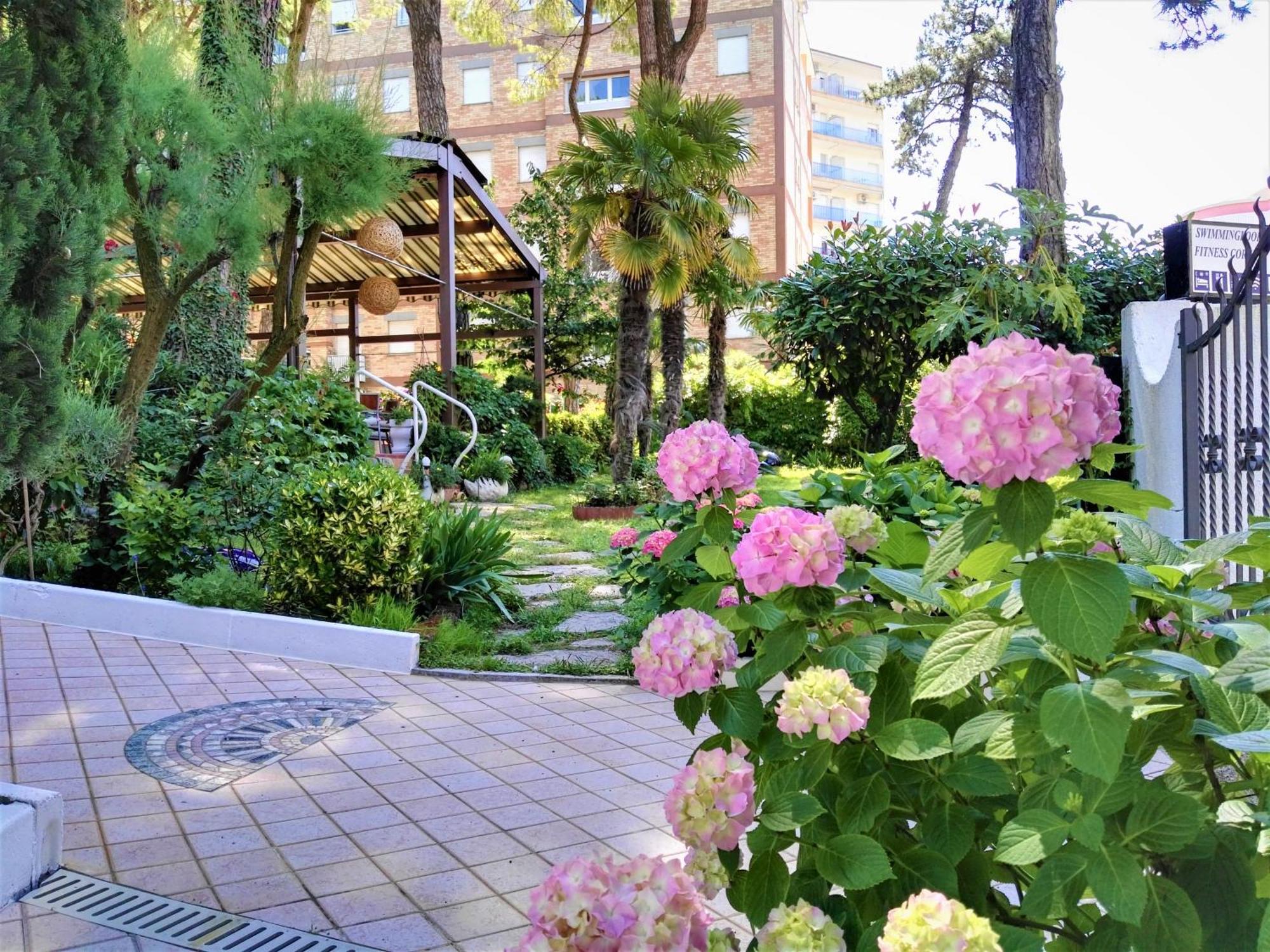 Hotel Abbazia Lignano Sabbiadoro Bagian luar foto